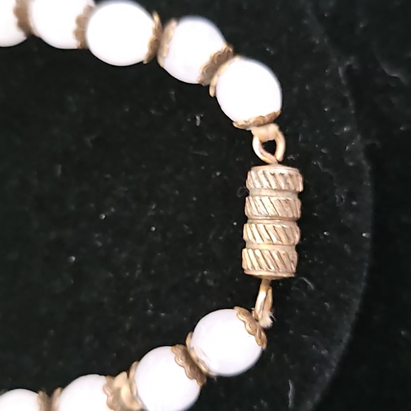 White graduated vintage bead necklace - Picture 3 of 3